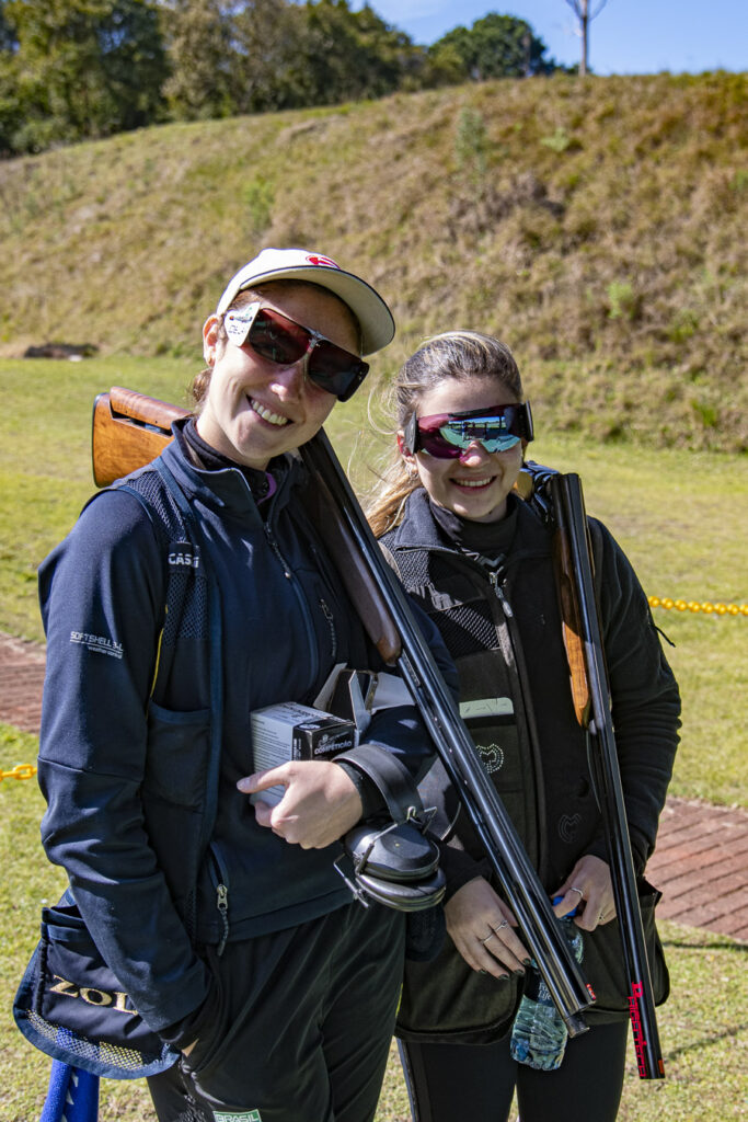Ellen ao lado de Georgia Furquim na Fossa Olímpica